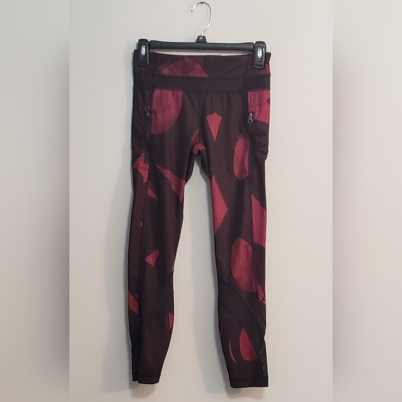 lululemon athletica Pants - Lululemon Cropped Leggings With Mesh Inserts Size 4